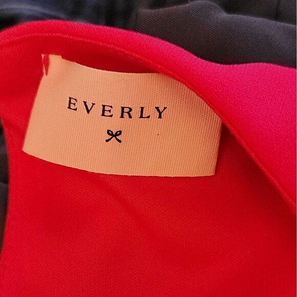 Everly Pink Barbiecore Keyhole Back Dress With Pockets Size Small - Picture 5 of 10